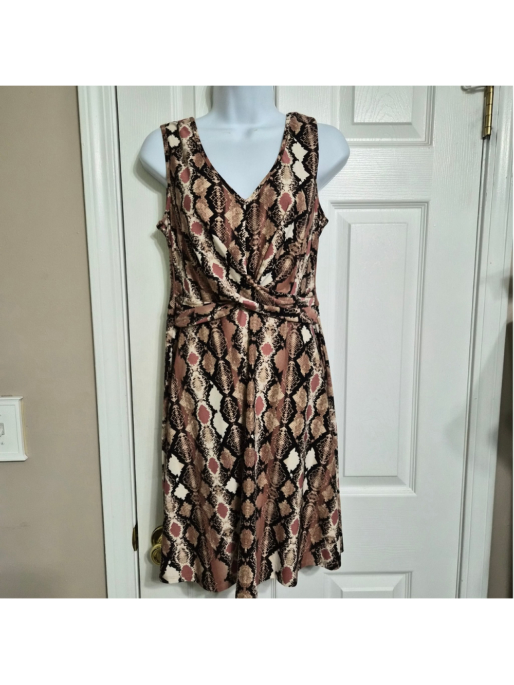 Candie's Knee Length Snake Skin V-Neck Twist Waist Dress Pink Tan Black. Size M